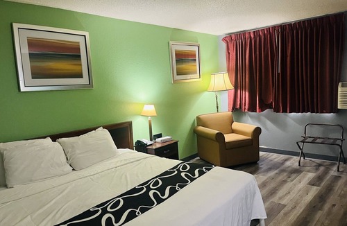 Whitehall Hotel | Rodeway Inn Whitehall
