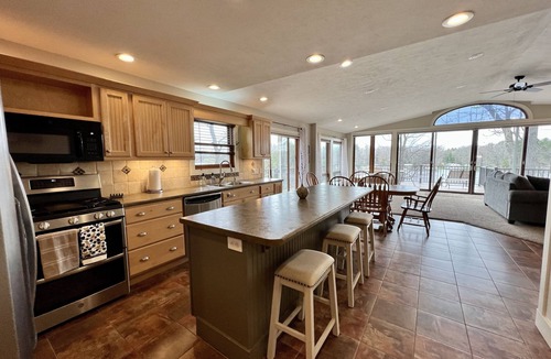 Big Rapids House | Rogers Pond & River Retreat | Grand Views | Kayaks