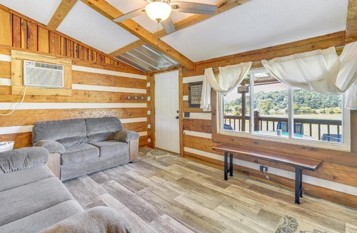 Rogersville Apartment | Rogersville Barn Apartment on 27 Acres w/Pond!
