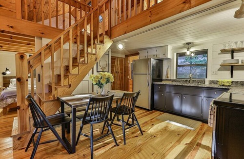 Rivers Edge Cabin | Romance on The Cartecay | Ellijay, GA