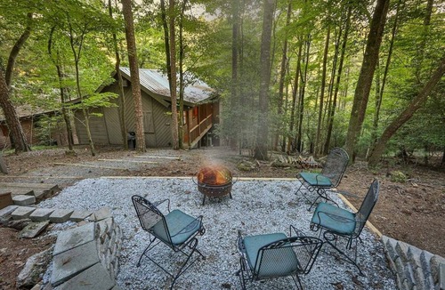 Rivers Edge Cabin | Romance on The Cartecay | Ellijay, GA