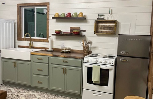 Iuka Cottage | Romantic Cozy Cottage 0.8 miles from JP Coleman State Park/Pickwick/Iuka