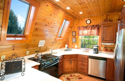 Sugarcreek Cabin | Romantic Forest Cabin with Amazing Private Deck and Spa in Ohio