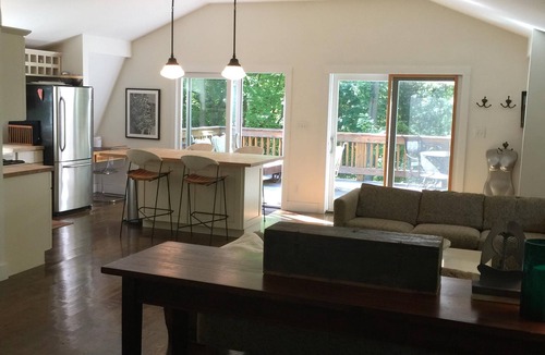 Union Pier House | Romantic Modern Casita Nestled In The Woods. PET FRIENDLY! Close to Beach 🏖️