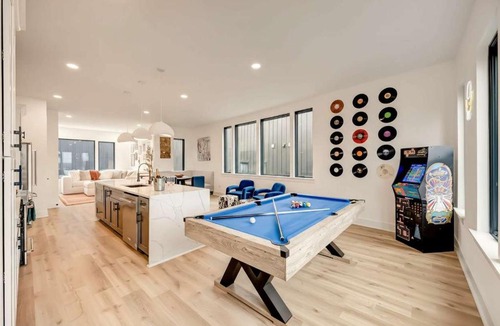 Hurwood Heights House | Rooftop Deck Hot Tub & Game Room in Nashville