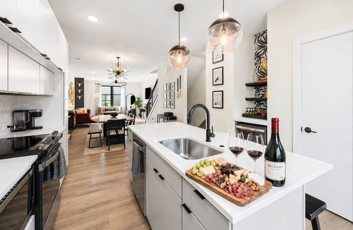 Charlotte House | Rooftop King Beds Near Light Rail & LoSo