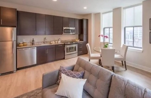 Downtown Baltimore Condo | Rooftop Pool & Lounge in Downtown - Free Parking