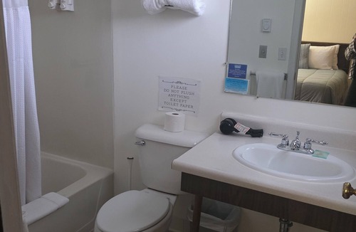 Indian River Hotel | Room 1-Cozy one bedroom motel in peaceful Indian River