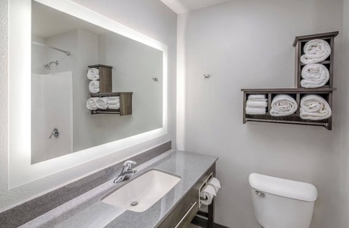 Garner Hotel | Room Close to White Deer Park Nature Center & Garner Performing Arts Center!