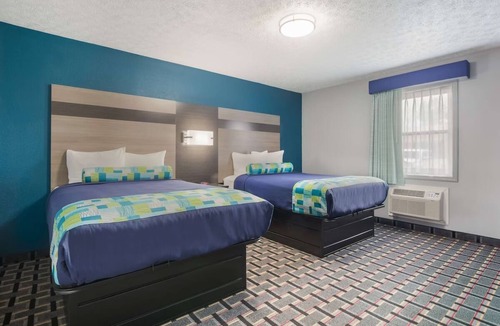 Salem Hotel | Room for the Whole Crew! 3 Double Suites w/ Kitchenettes & Free Wi-Fi