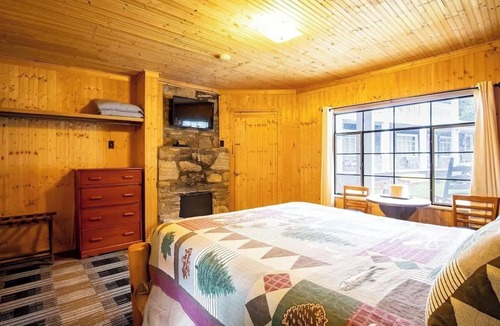 Cherokee Hotel | Room w/Coffee Maker Near Great Smoky Mountain Railroad – Only 5 Miles Away