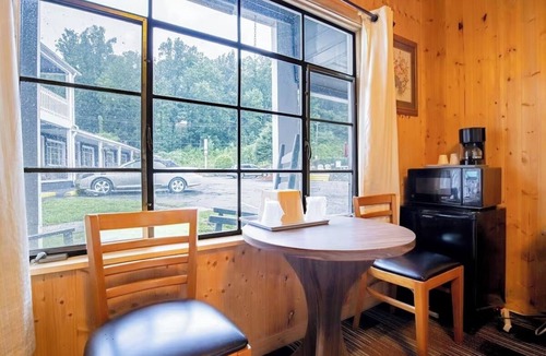 Cherokee Hotel | Room w/Coffee Maker Near Great Smoky Mountain Railroad – Only 5 Miles Away