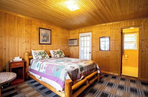 Cherokee Hotel | Room w/Coffee Maker Near Great Smoky Mountain Railroad – Only 5 Miles Away