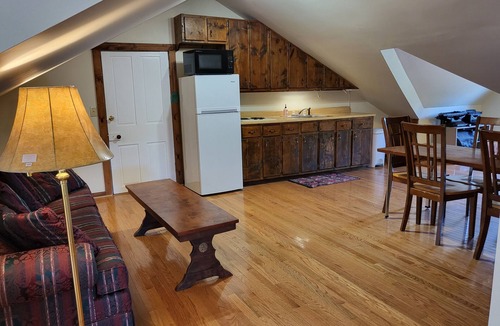 Ballenger Creek House | Roomy & Comfy Farmer's Suite in the Manor House!