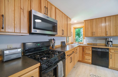 Boyne Falls House | Rose Cottage | Across from Boyne Mtn