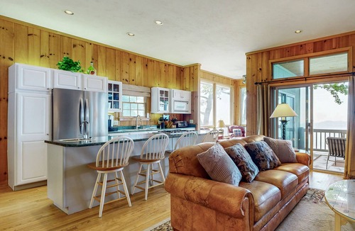 Sapphire Cottage | Rose Cottage: Panoramic Mtn Views, Stunning Terrace + Firepit