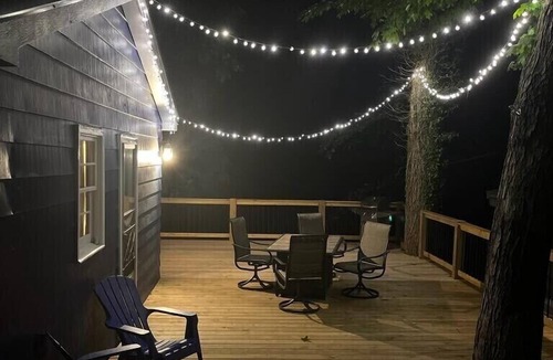 Se Ree House | Rough river lake front with dock