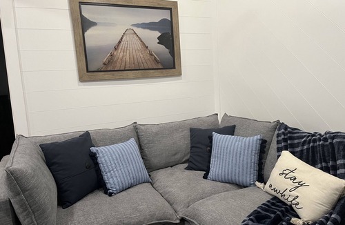 Se Ree House | Rough river lake front with dock