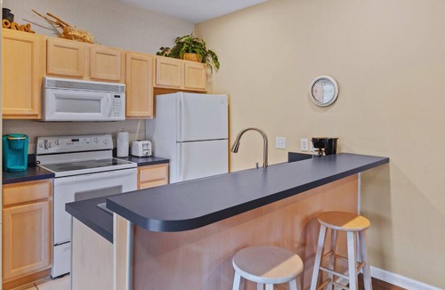 Sea Trail Condo | Royal Poste 3107 Ground level pet-friendly condo only 1.5 miles from Sunset Beach!