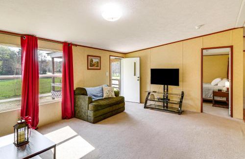 Dabolt House | Rural Kentucky Vacation Rental ~ 15 Mi to London!