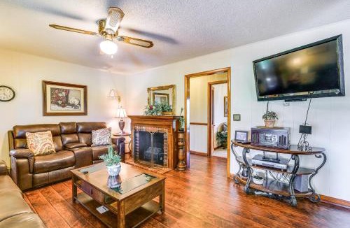 Windsor House | Russell Springs Getaway, 10 Mi to Lake Cumberland!