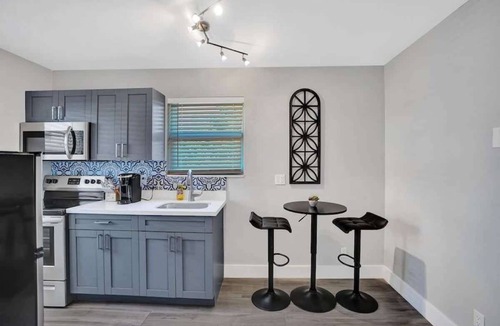 Poinciana Park Apartment | Rustic 1BR Apt in FTL with Kitchen & Pool