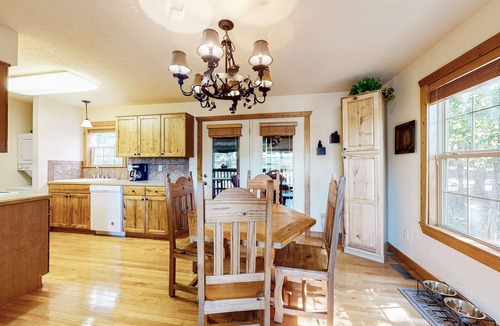 Reeds Spring Cabin | Rustic 1BR Cabin - SCREENED PORCH - Resort Pool