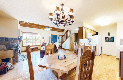 Reeds Spring Cabin | Rustic 1BR Cabin - SCREENED PORCH - Resort Pool