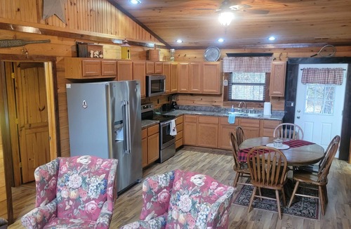 Black Cabin | Rustic Cabin in the Ozarks, near beautiful Black river