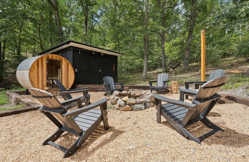 Luray Cabin | Rustic-Chic Cabin, Hot Tub, Pets, Cedar Sauna & Walk to River Outfitters