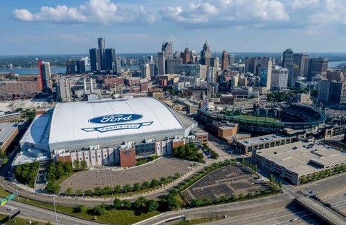 Brush Park Apartment | Rustic Detroit Retreat- Walking distance From Arenas and Stadiums!