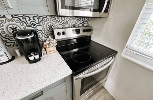 Poinciana Park Apartment | Rustic Escape 1BR Near Las Olas