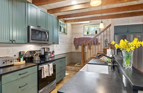 Cobham Cabin | Rustic Luxury Near Charlottesville/Montpelier/Wineries/A Historic Cabin Retreat