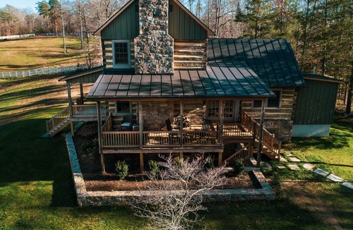 Cobham Cabin | Rustic Luxury Near Charlottesville/Montpelier/Wineries/A Historic Cabin Retreat