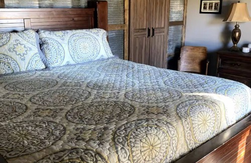 Dennard House | Rustic Ranch Retreat - 6 bedrooms, 5 bath, game room, working cattle ranch!