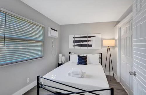 Poinciana Park Apartment | Rustic Retreats Beachy 1BR for 4 guests in the heart of Fort Lauderdale