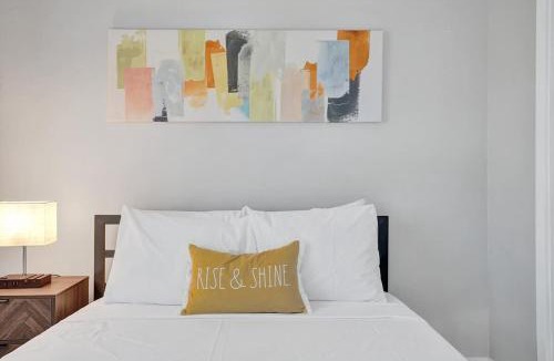 Poinciana Park Apartment | Rustic Retreats Cozy 1BR for 2 guests minutes from Las Olas