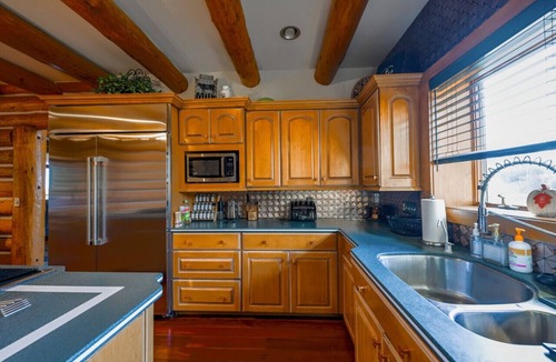 Salem House | Rustic Timber Lodge w/Hot Tub-Sleeps 16