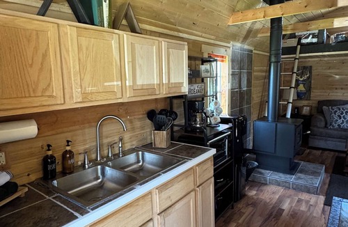 Escanaba Cabin | Rustic tiny cabin-WiFi & power, close to beach, boat launch, lighthouse, trails