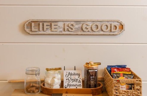 Primrose House | S'more Memories-Cold Plunge, Sauna, Hot Tub Wellness Retreat