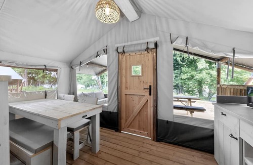 New River RV Rental | Safari Tent Glamping with Riverside Relaxation Space in Blacksburg, Virginia