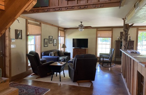 Mattson House | Safe Clarksdale Stay/Secluded 2600 sqft Barn House