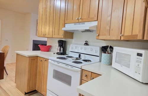 Lost Bridge Village House | Sailaway!- Huge Lake Views; Easy Walk to Shoreline! Boat Launch Nearby; Pool!