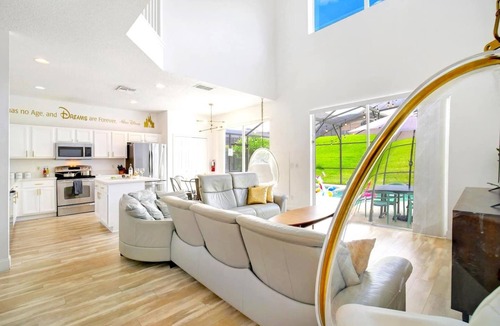 West Kissimmee Villa | SALT WATER POOL*EXPANSIVE POOL DECK* LED POOL FOUNTAIN JETS