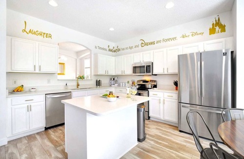 West Kissimmee Villa | SALT WATER POOL*EXPANSIVE POOL DECK* LED POOL FOUNTAIN JETS