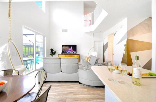 West Kissimmee Villa | SALT WATER POOL*EXPANSIVE POOL DECK* LED POOL FOUNTAIN JETS