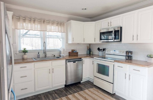 Johnson City House | Sanctuary Co Pet-Friendly Near ETSU