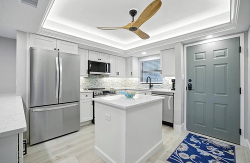 Sanibel Condo | 🌺Sand Pointe 214- All New Luxury with Sweeping Gulf Views *POOL NOT OPEN🐬