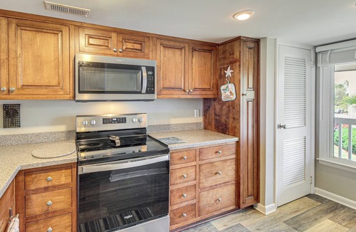 Oceanmarsh Subdivision Condo | Sandy Toes: Harbor Isl Pool & Beach Retreat