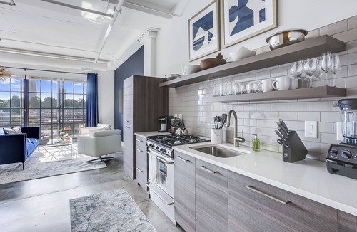 Virginia Highland Apartment | Sapphire Studio by Atlanta Luxury Rentals